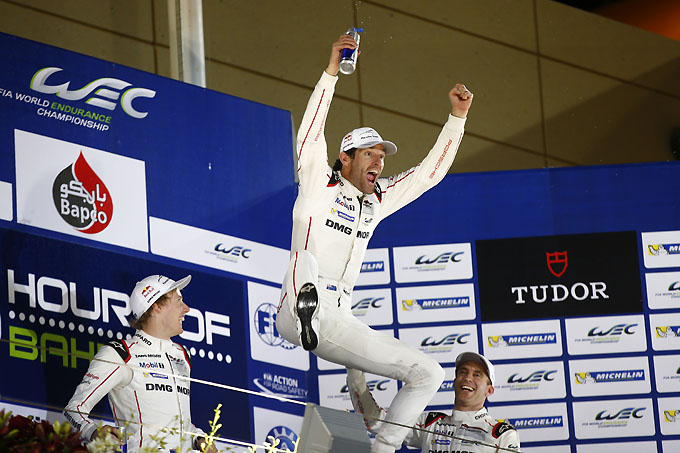 Mark Webber viert uitbundig kampioenschap in FIA WEC racexpress